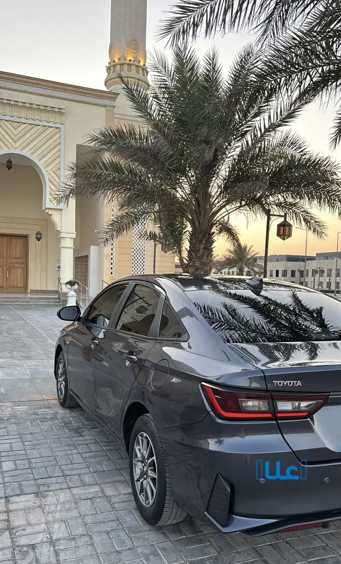 سياره للبيع يارس 2024